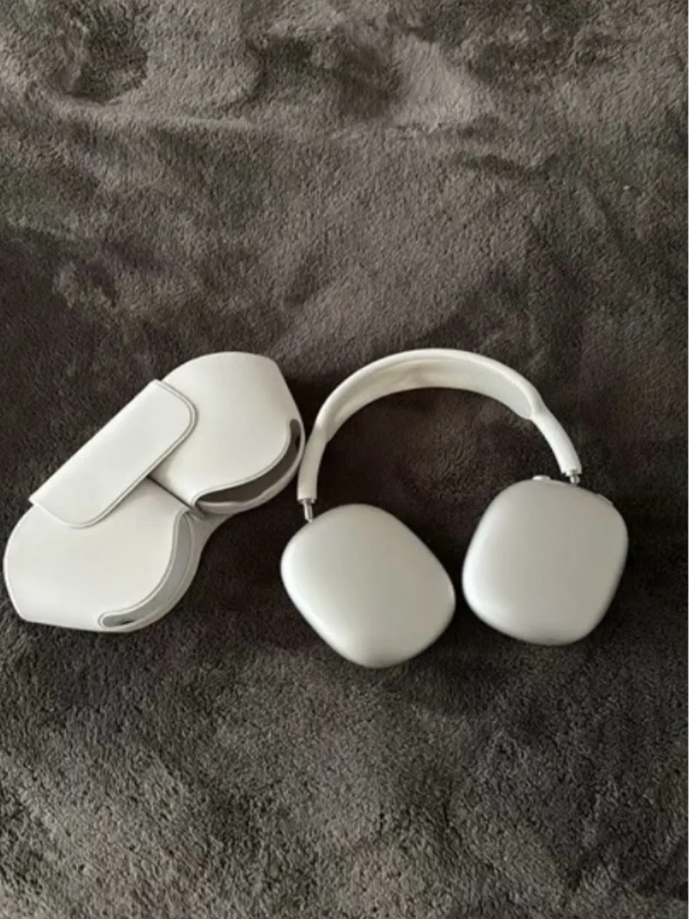Apple White Over-Ear Headphones with Cushioned Headband